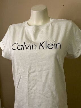 Calvin Klein White Short Sleeve minimalist style Crew Tee M